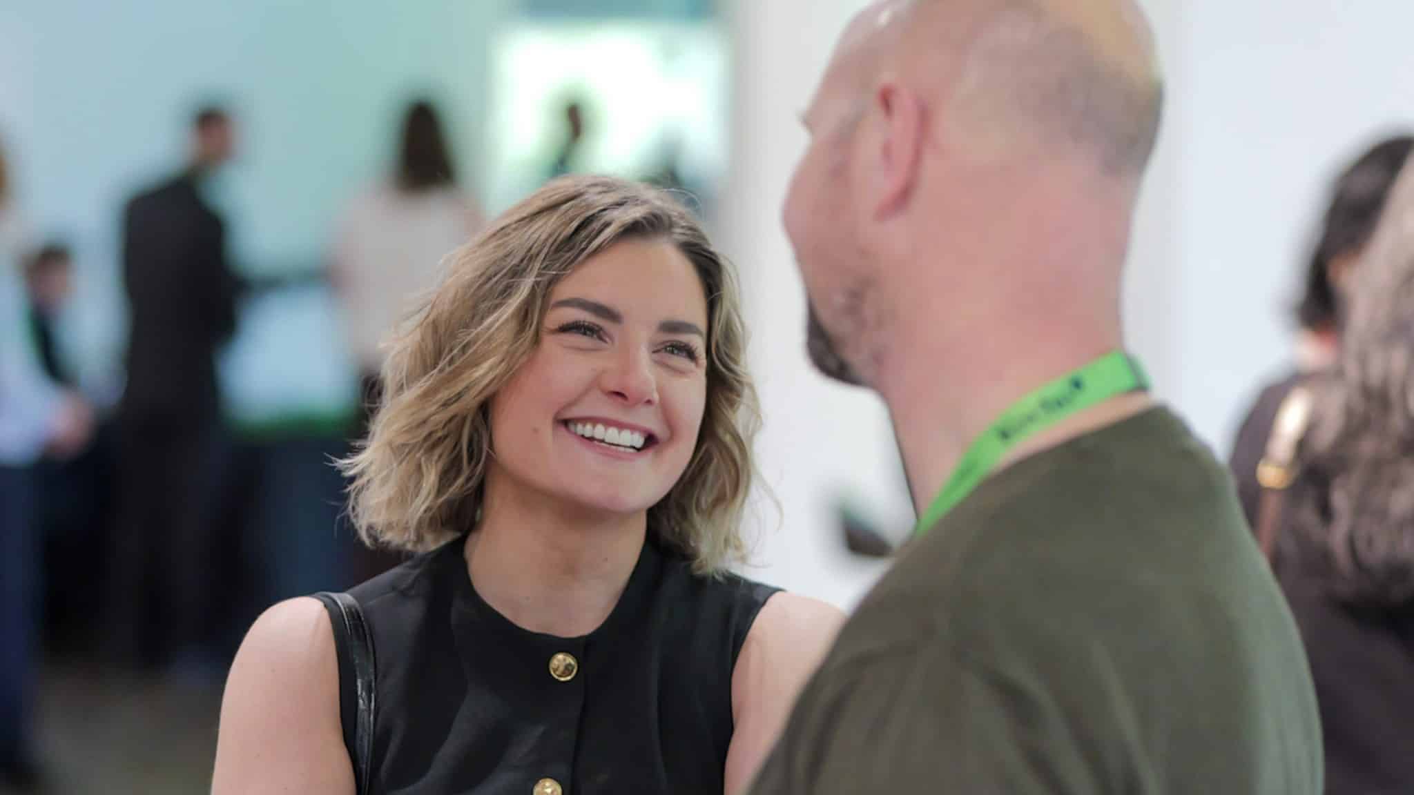 kocho-client-smiling-conversation